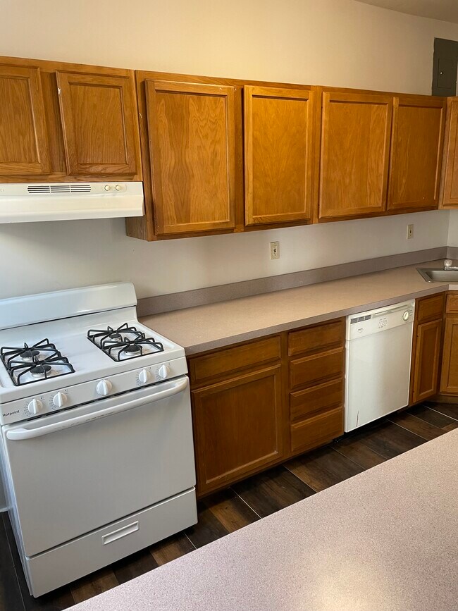 Building Photo - 6215 Ventnor Ave