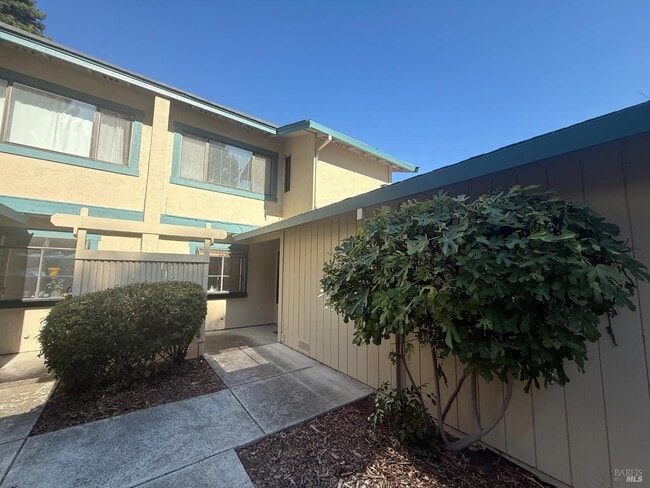 Building Photo - 1818 London Dr