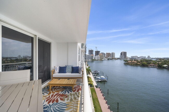 Building Photo - 511 Bayshore Dr