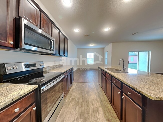 Building Photo - 4878 St James Ln