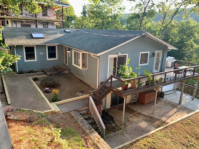 Building Photo - 28 Piney Point Ave