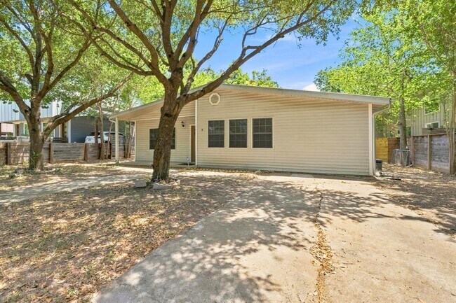 Building Photo - 1127 Denfield St