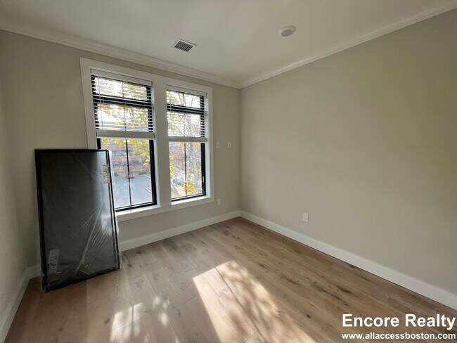 Building Photo - 155 Everett St