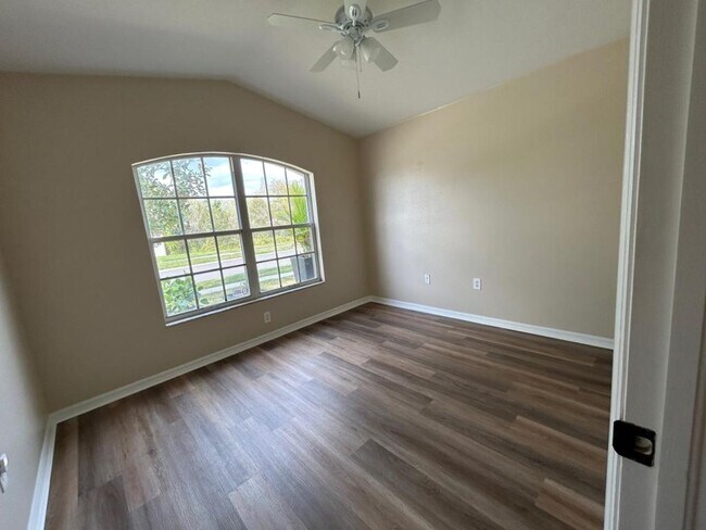 Building Photo - 30534 Tremont Dr