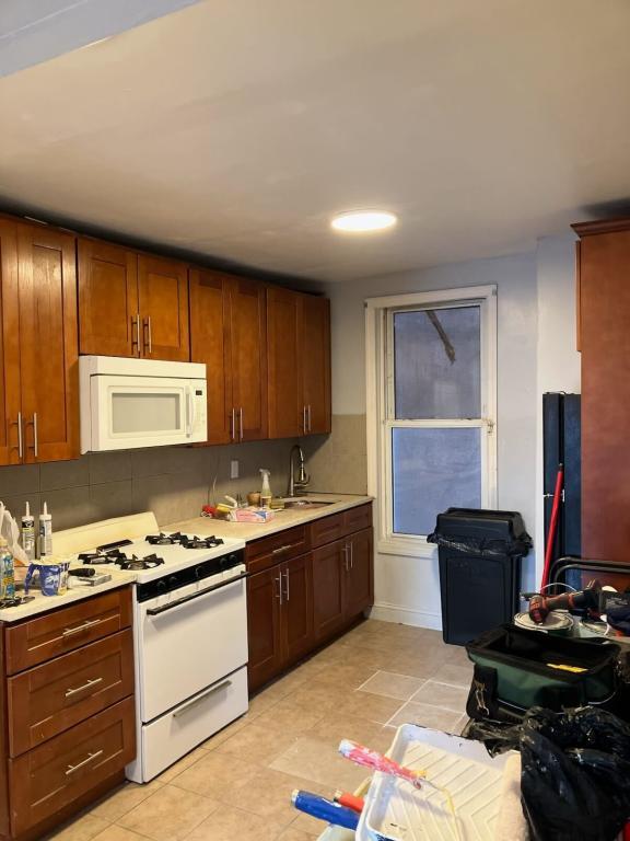 Building Photo - 1372 Zerega Ave