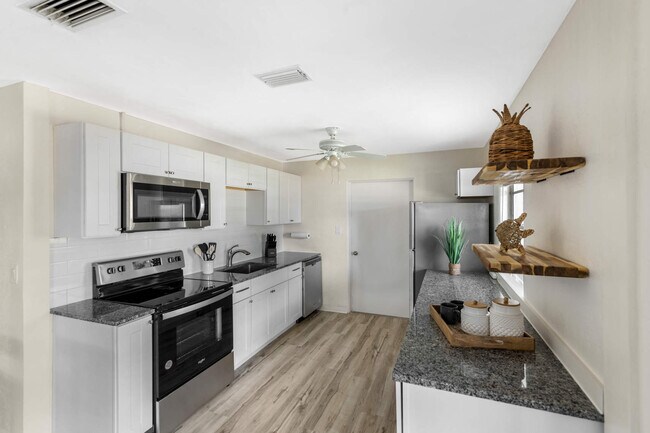 Building Photo - 631 Calhoun St