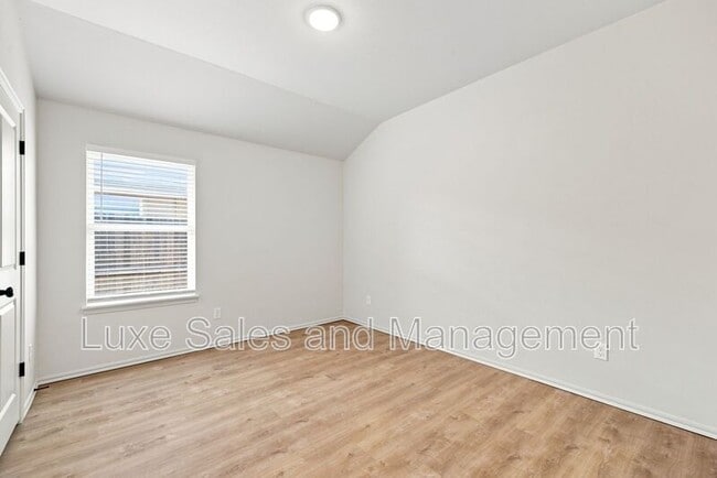 Building Photo - 8012 NW 110th Dr