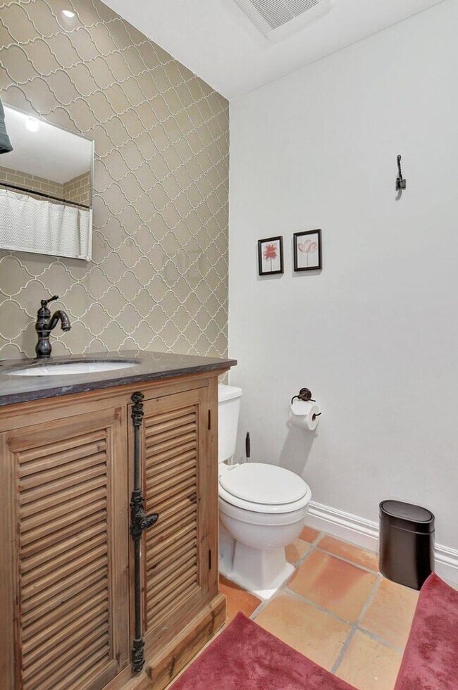 Building Photo - 801 SW 5th St