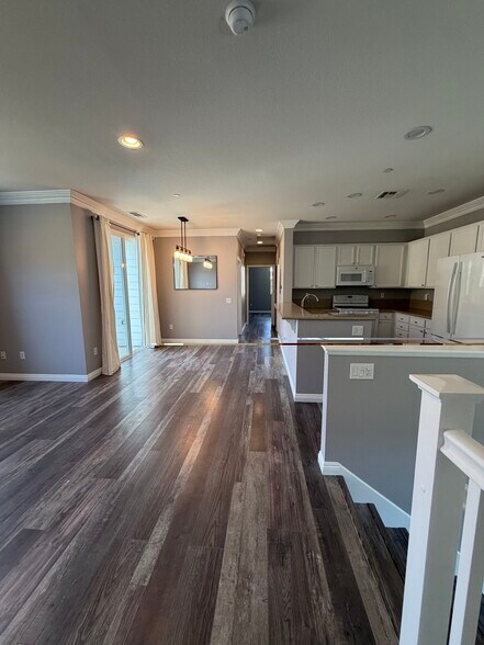 Building Photo - 16718 Nicklaus Dr