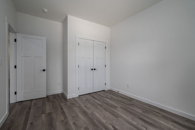 Building Photo - Your New Home Awaits in Hickory!