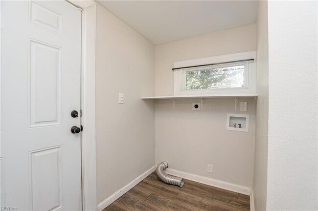 Building Photo - 1914 King St