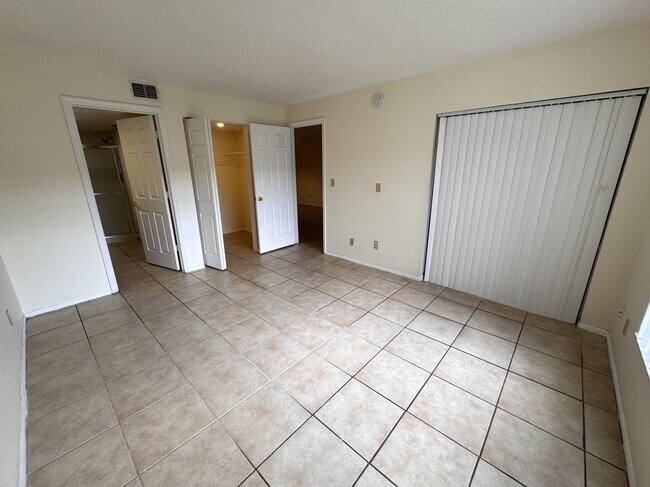 Building Photo - 4989 Puritan Cir