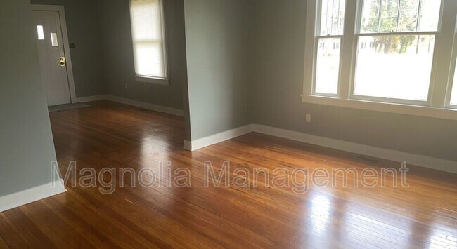 Building Photo - 1307 S Chestnut St