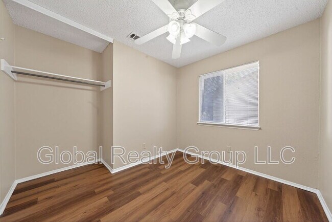 Building Photo - 4834 Sorrento