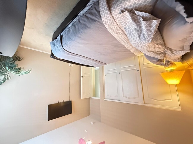 Building Photo - 1928 W Spur Dr