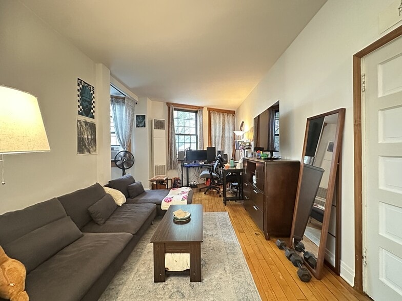 Building Photo - 1222 W Grace St