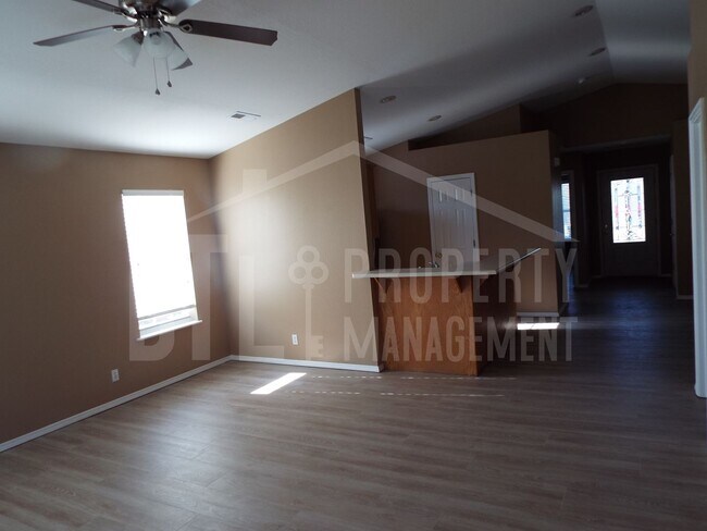 Building Photo - Beautiful 3BR Home in The Highlands with Community Pool
