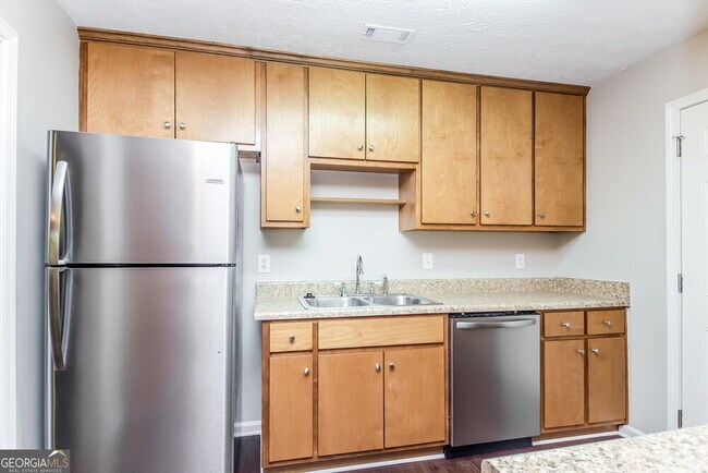 Building Photo - 465 Rosehill Dr