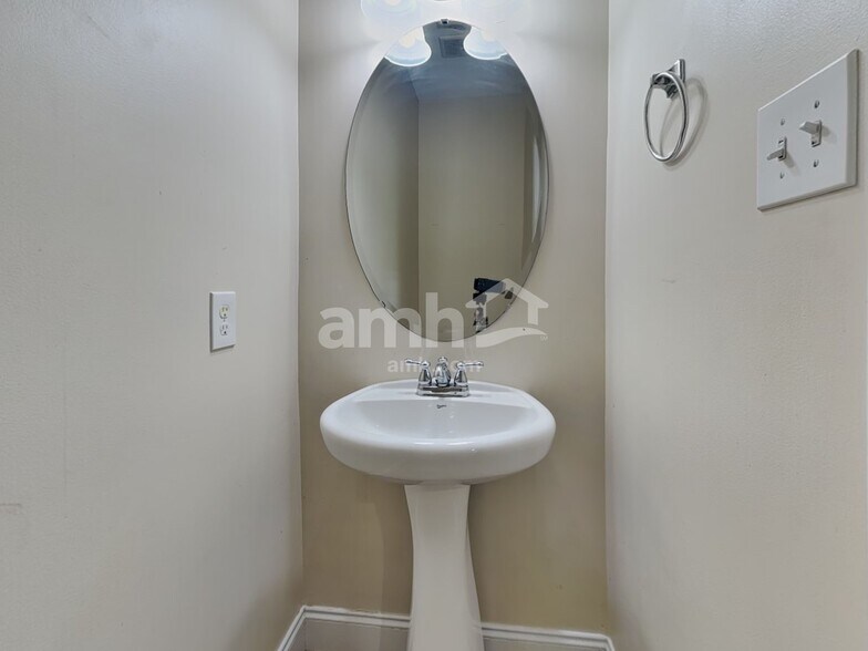 Building Photo - 4712 Dawn Oaks Ln