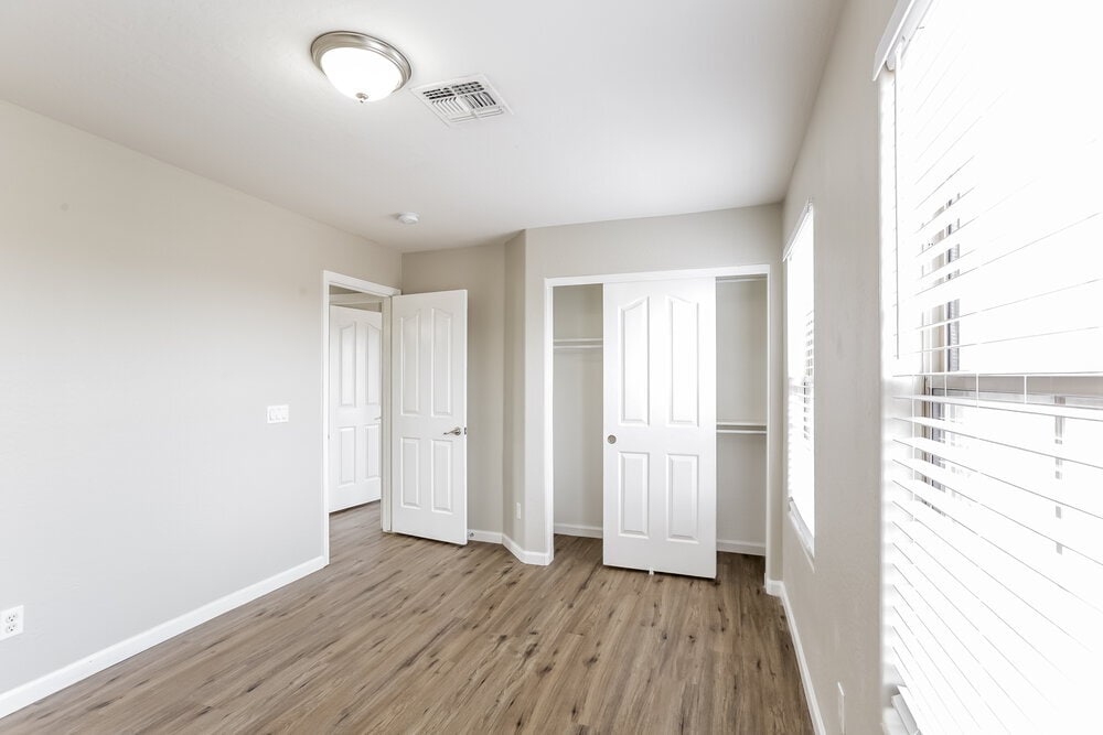 Building Photo - 3447 E Powell Way