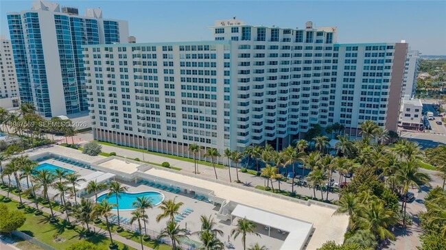 Building Photo - 2899 Collins Ave