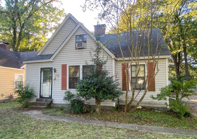 Building Photo - 4 bed, 2 bath near the University of Memphis