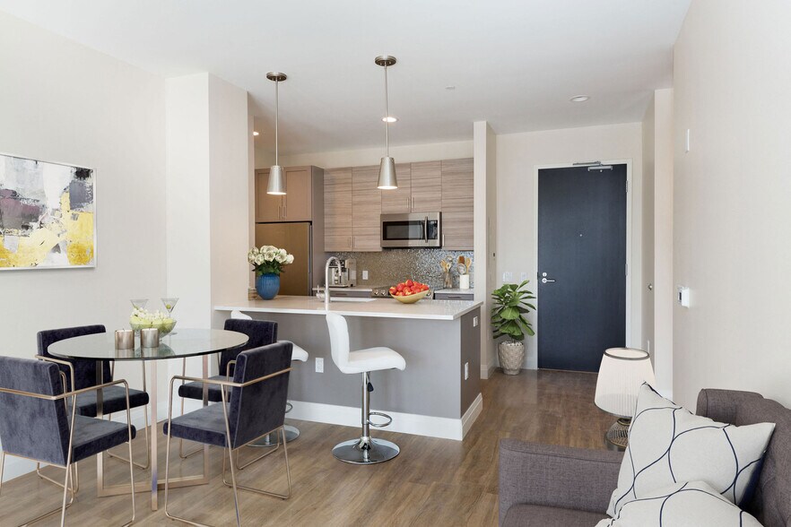 Building Photo - 28 Austin St