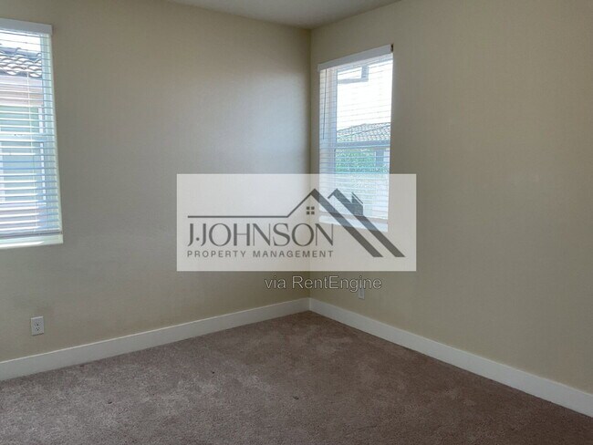 Building Photo - 2250 Mozart Ave