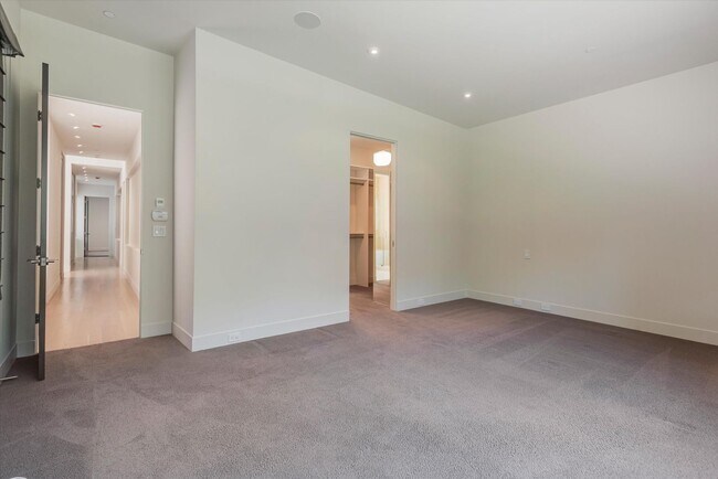 Building Photo - Wow! What a Great Home!