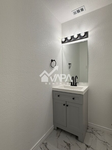 Building Photo - 8259 Sunshine Trail Dr