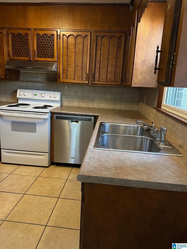 Building Photo - 3208 Westbrook Dr