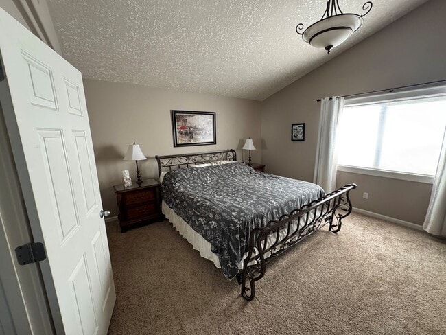 Building Photo - RARE! 5 Bedroom Rental Home pre-leasing for the end of February! Entertainers' Paradise - Pet Fri...