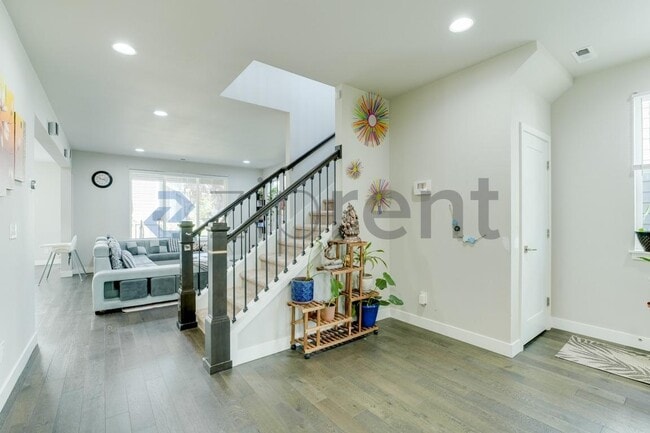 Building Photo - Unit