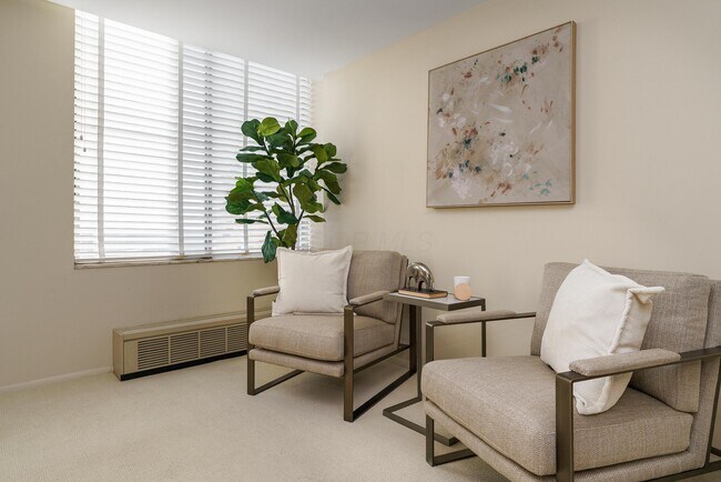 Building Photo - 1000 Urlin Ave