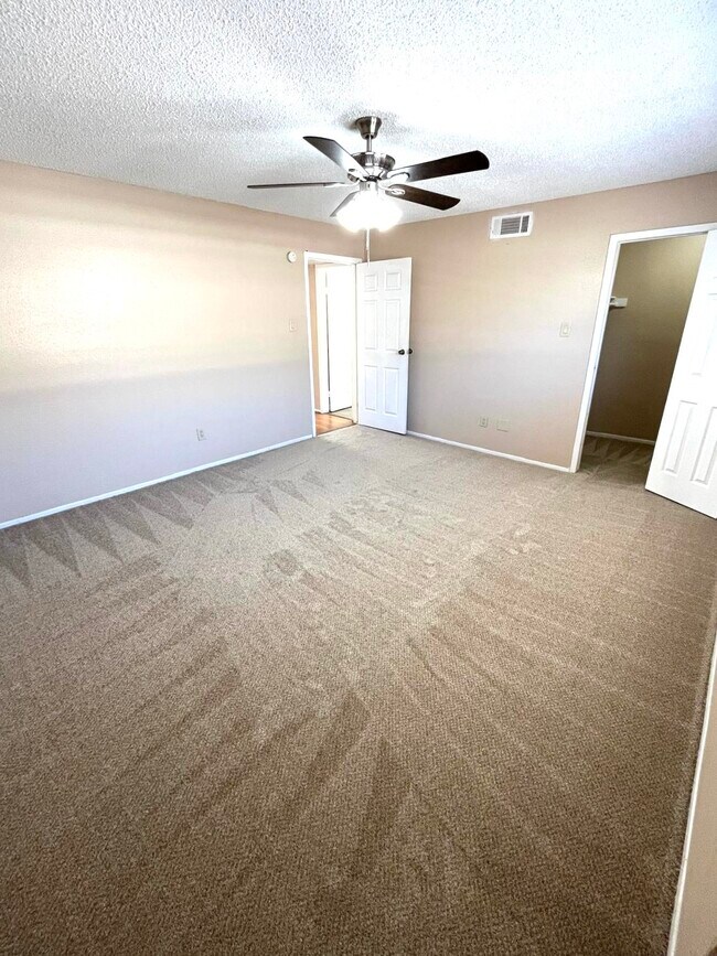 Building Photo - 6701 Sands Point Dr