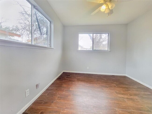 Building Photo - 6002 Idlewood Cove