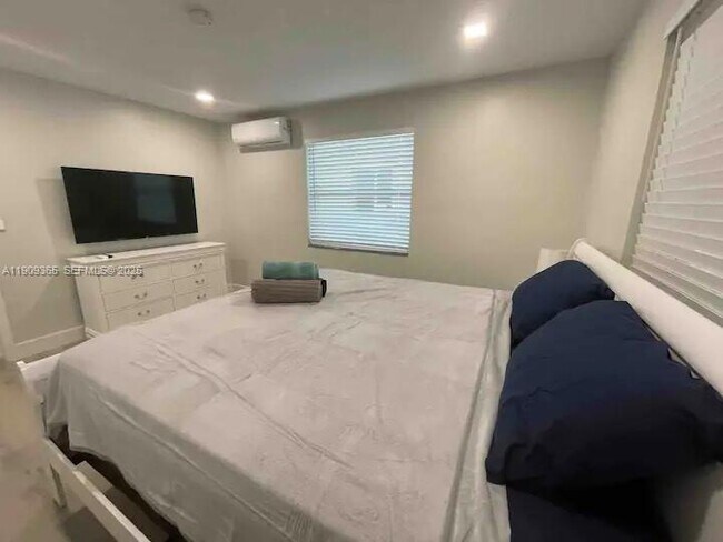 Building Photo - 1929 Dewey St