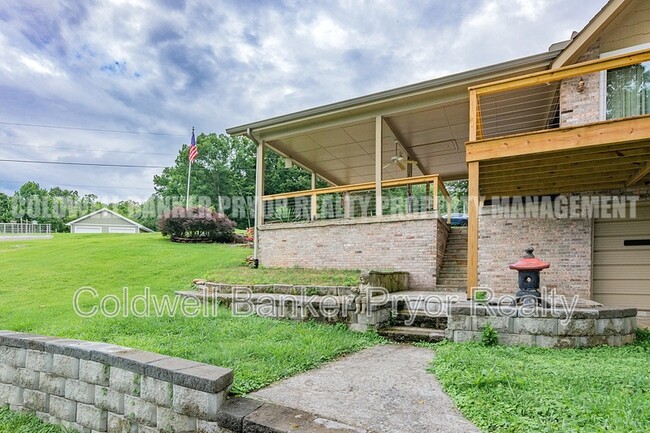 Building Photo - 165 Lakeshore Ct