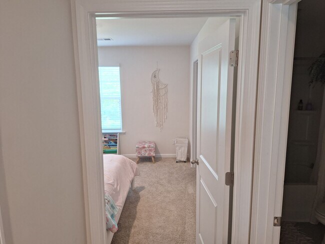 Building Photo - Lovely Four Bedroom Home  Approximately 5 Minutes Away from Gate Ft Jackson and 30 Minutes from S...