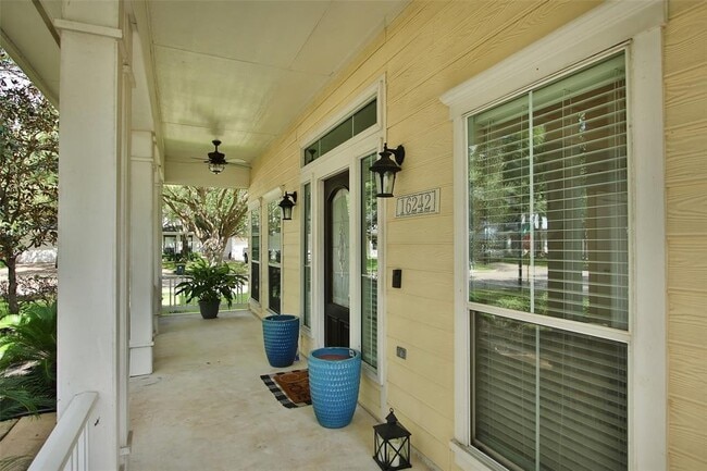 Building Photo - 16242 Pine Thorn Dr