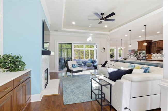 Building Photo - 165 Topside E