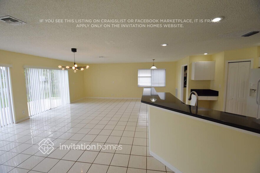 Building Photo - 1211 NW 193rd Ave