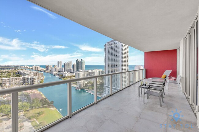 Building Photo - 2602 E Hallandale Beach Blvd