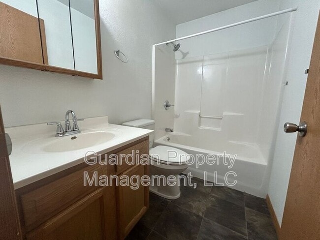 Building Photo - 330 E 4th St