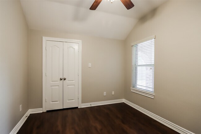 Building Photo - 13605 Falcon Ct