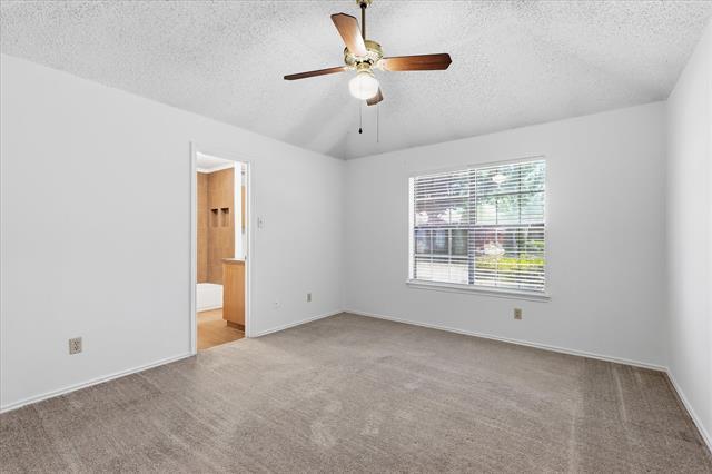 Building Photo - 559 Lee Dr