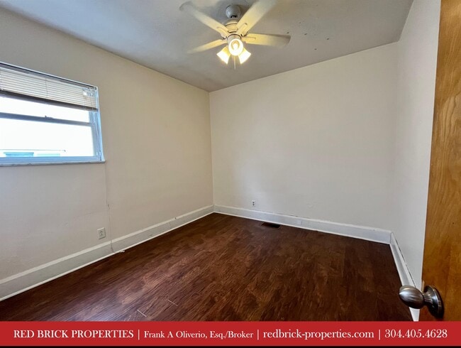 Building Photo - 912 Gaston Ave