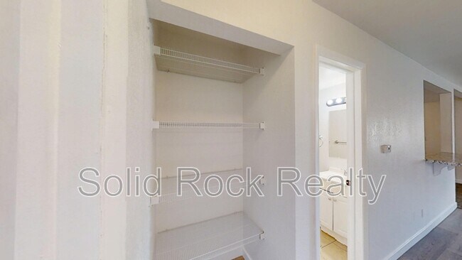 Building Photo - 3014 Mallard Dr