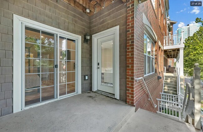 Separate walk-up entrance - 35 W Broad St