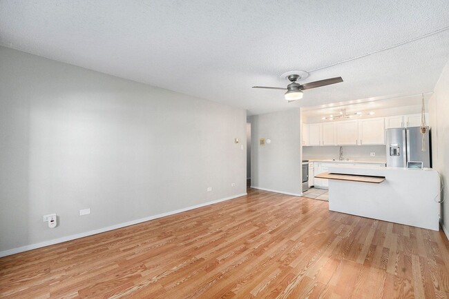 Building Photo - Beautifully Updated Condo In North Denver